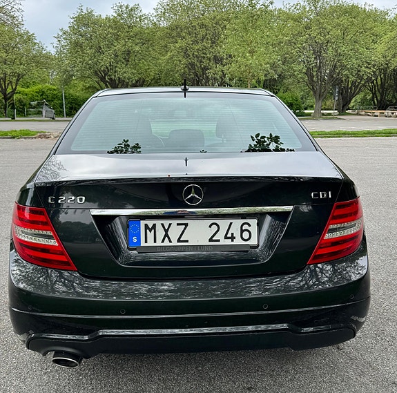 Mercedes-Benz C220 5 of 11