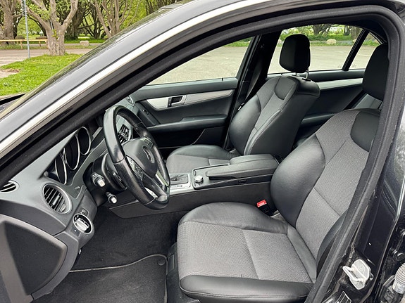 Mercedes-Benz C220 6 of 11