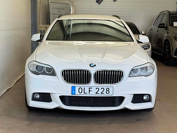 BMW 523i 3 of 5