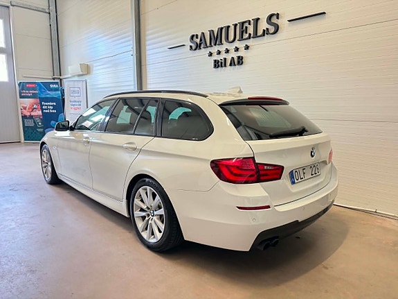 BMW 523i 4 of 5