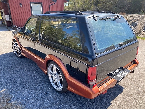 GMC Typhoon 4 of 5