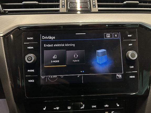 Volkswagen Passat 25 of 26