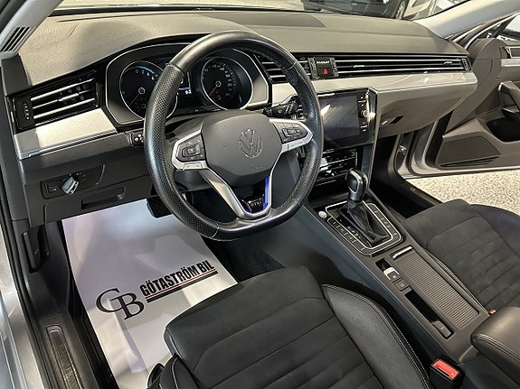 Volkswagen Passat 11 of 26