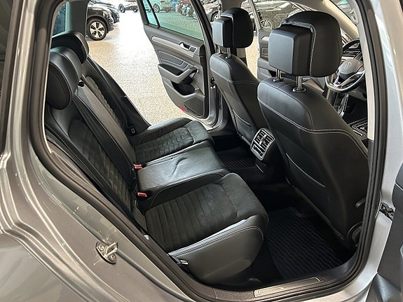 Volkswagen Passat 17 of 26