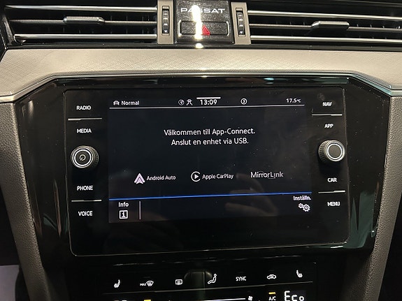 Volkswagen Passat 23 of 26