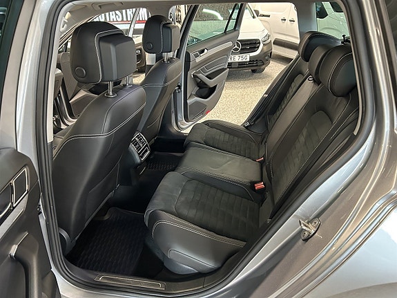 Volkswagen Passat 13 of 26