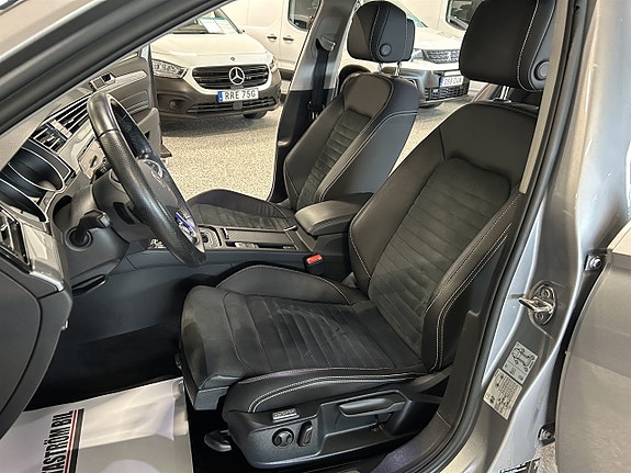 Volkswagen Passat 12 of 26