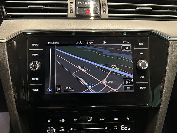 Volkswagen Passat 22 of 26