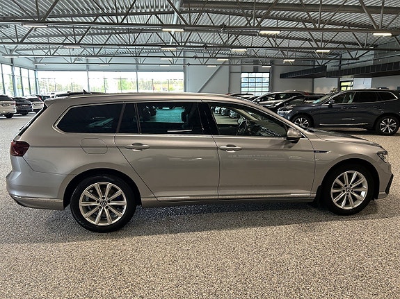 Volkswagen Passat 7 of 26