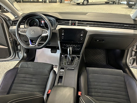 Volkswagen Passat 19 of 26