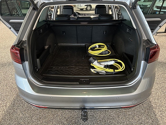 Volkswagen Passat 14 of 26