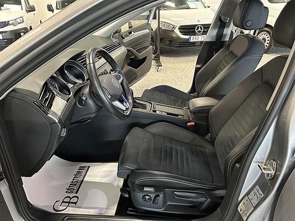 Volkswagen Passat 10 of 26