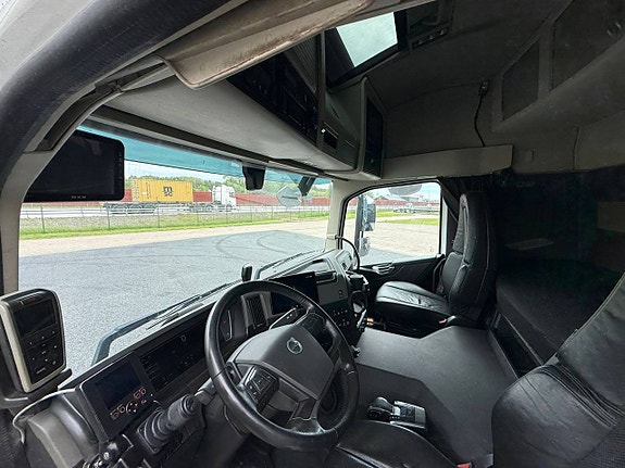 VOLVO FM 8x4 TRIDEM LÅGMIL LASTVÄXLARE 8 of 10
