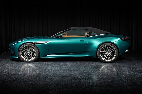Aston Martin DB12 5 of 5