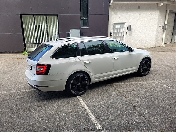 Skoda Octavia 3 of 5