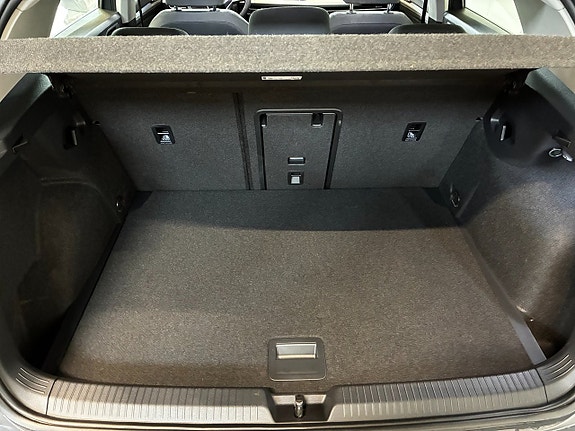 Volkswagen Golf VIII 9 of 18
