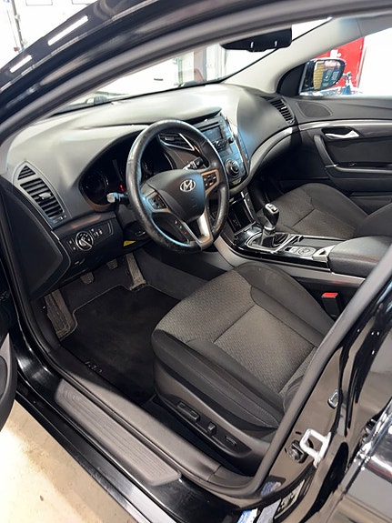 Hyundai i40 2 of 5