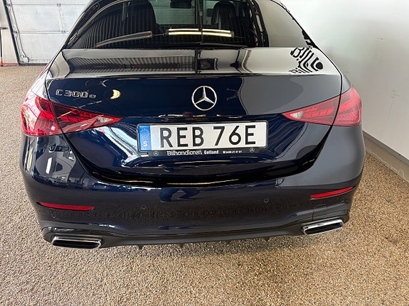 Mercedes-Benz C300 e 4 of 5