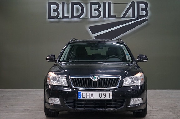 Skoda Octavia 2 of 5