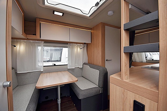 Knaus 420 QD Sport, Dubbelbädd 5 of 5