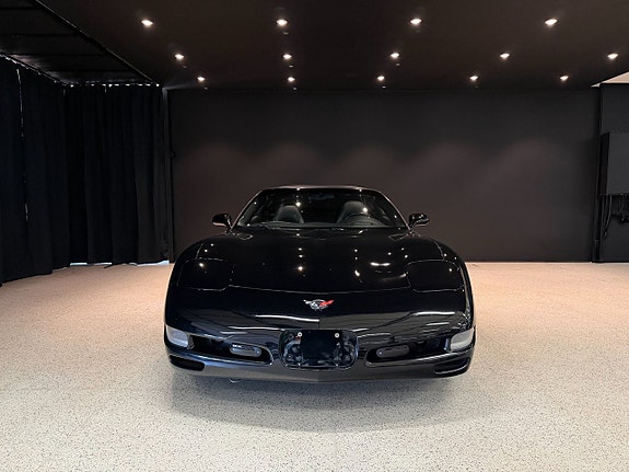Chevrolet Corvette 2 of 5