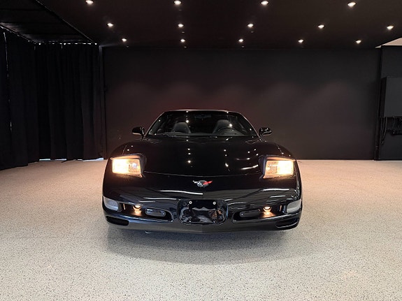 Chevrolet Corvette 3 of 5