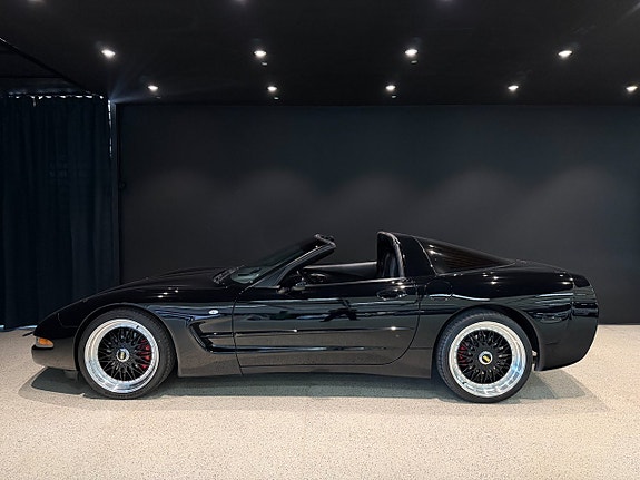 Chevrolet Corvette 4 of 5