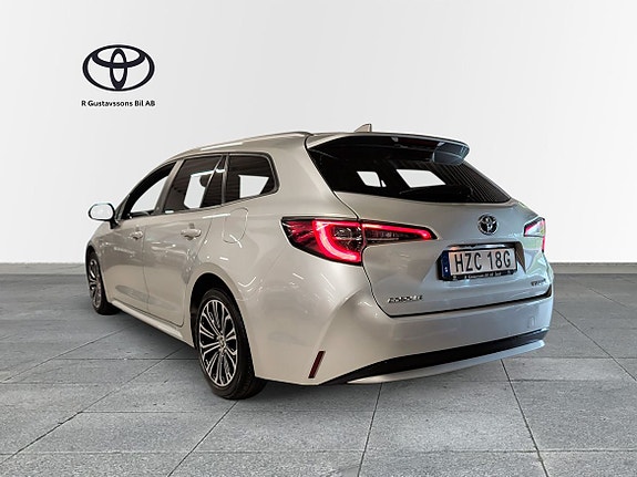 Toyota Corolla 4 of 5