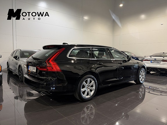 Volvo V90 2 of 25