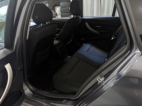 BMW 320d 18 of 29