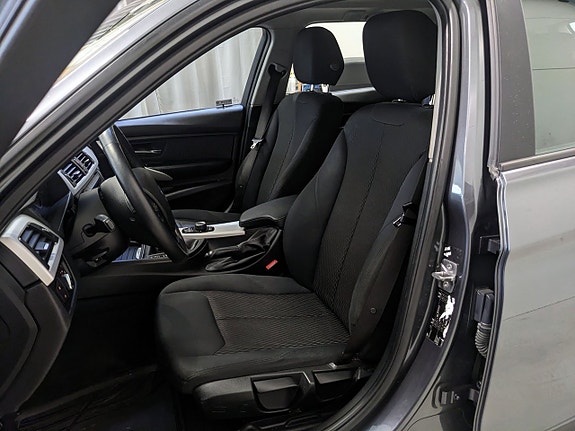 BMW 320d 28 of 29