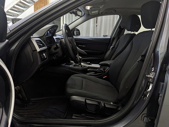 BMW 320d 19 of 29