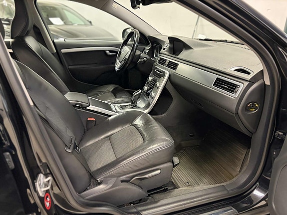 Volvo V70 7 of 12