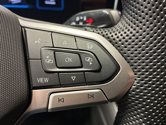 Volkswagen Passat 18 of 30