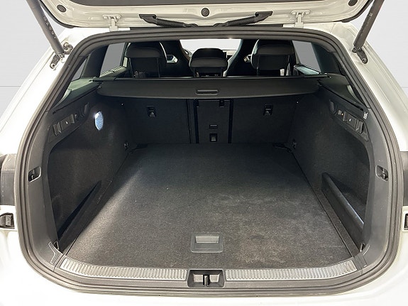 Volkswagen Passat 12 of 30
