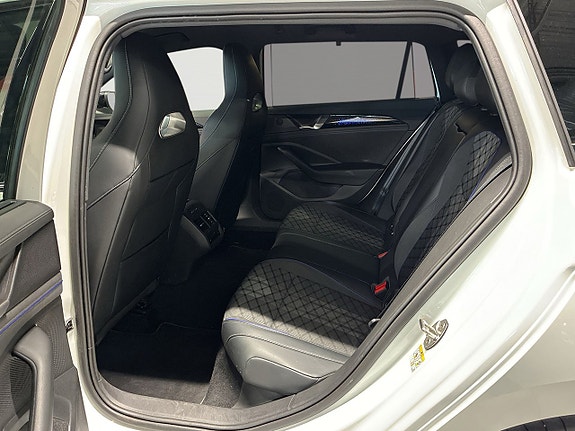 Volkswagen Passat 10 of 30