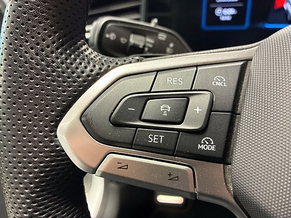 Volkswagen Passat 19 of 30