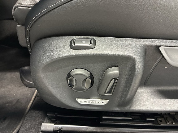 Volkswagen Passat 25 of 30