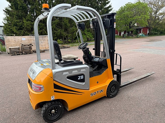 El gaffeltruck, 2ton, 3meters lyfthöjd, 70timmar