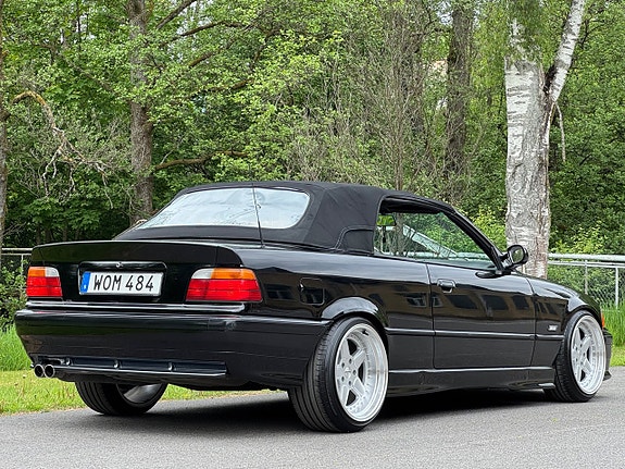 BMW 325i 26 of 30