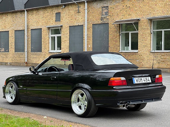 BMW 325i 27 of 30