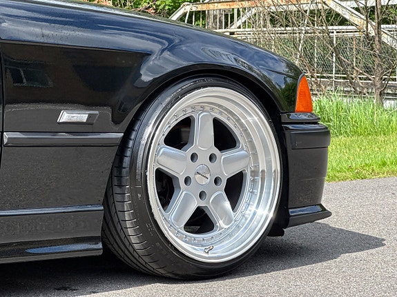 BMW 325i 6 of 30