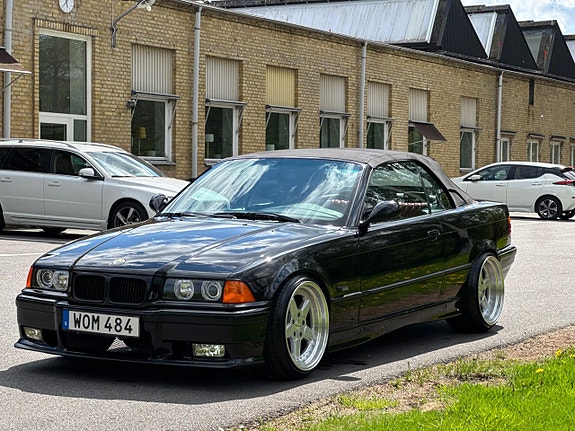 BMW 325i 9 of 30