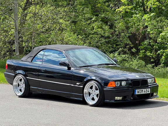 BMW 325i 2 of 5