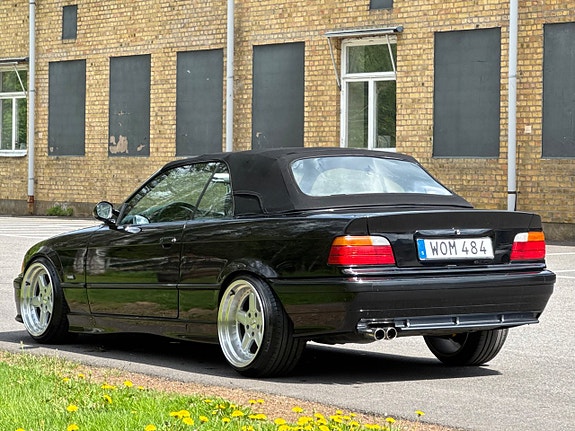 BMW 325i 7 of 30