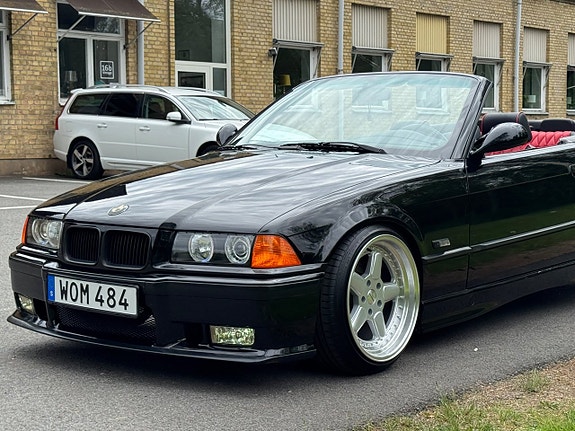 BMW 325i 19 of 30