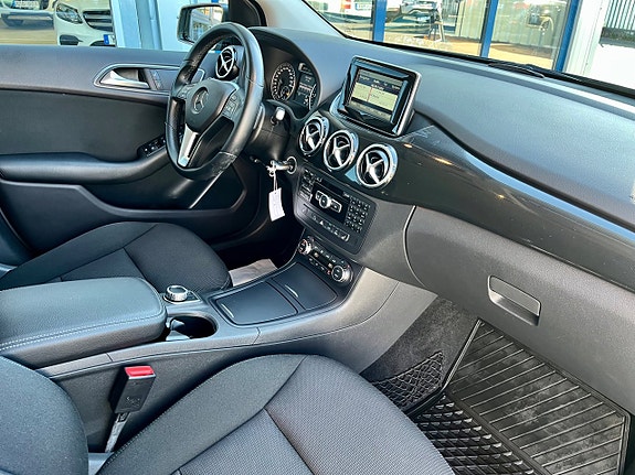 Mercedes-Benz B180 6 of 9