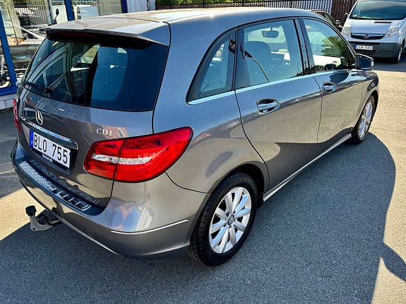 Mercedes-Benz B180 5 of 5