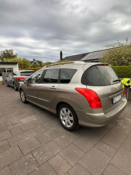 Peugeot 308 SW 4 of 9