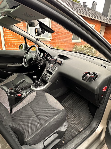 Peugeot 308 SW 5 of 9
